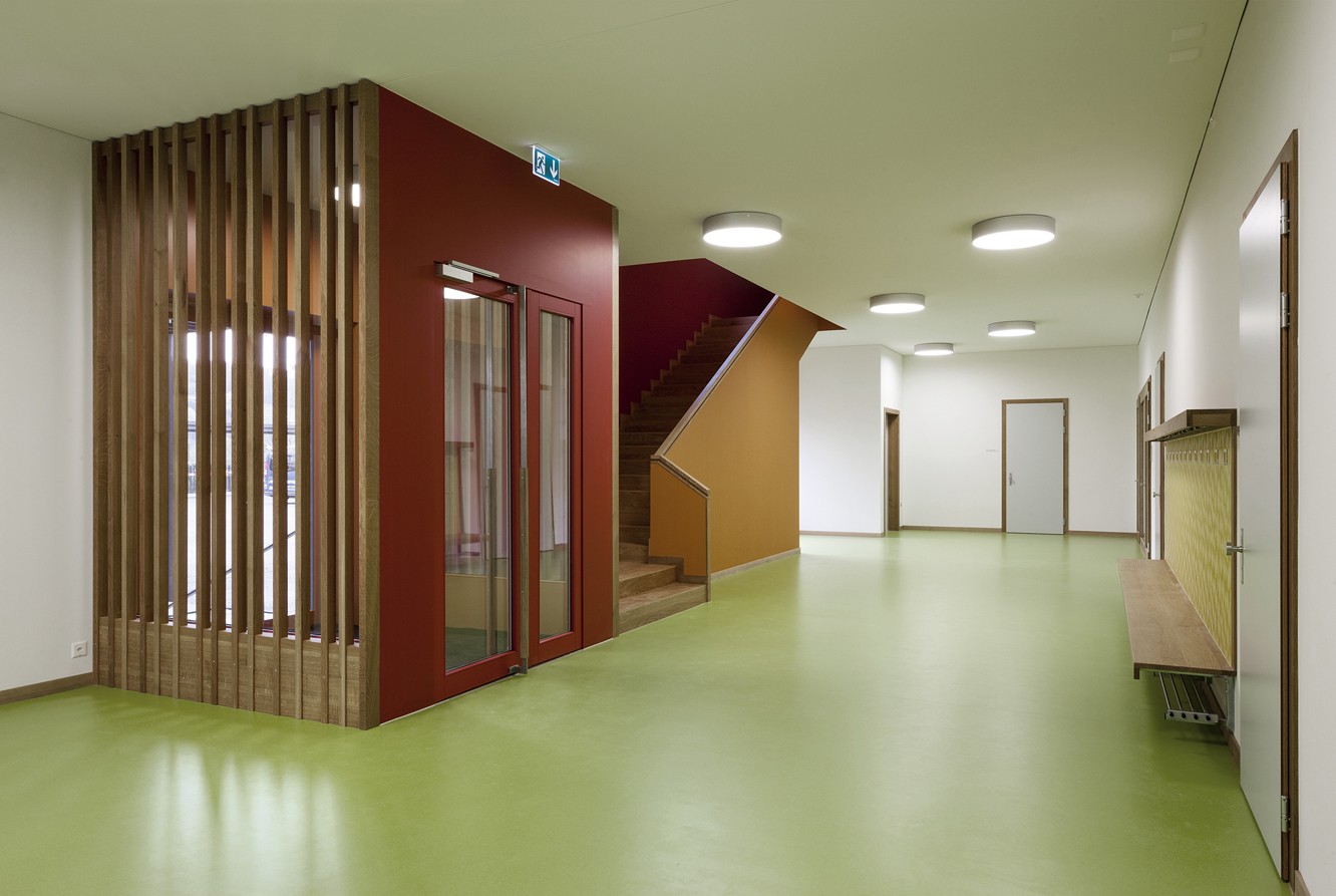HUMMBURKART ARCHITEKTEN: Erweiterung Schulhaus mit Doppelkindergarten in Sisseln