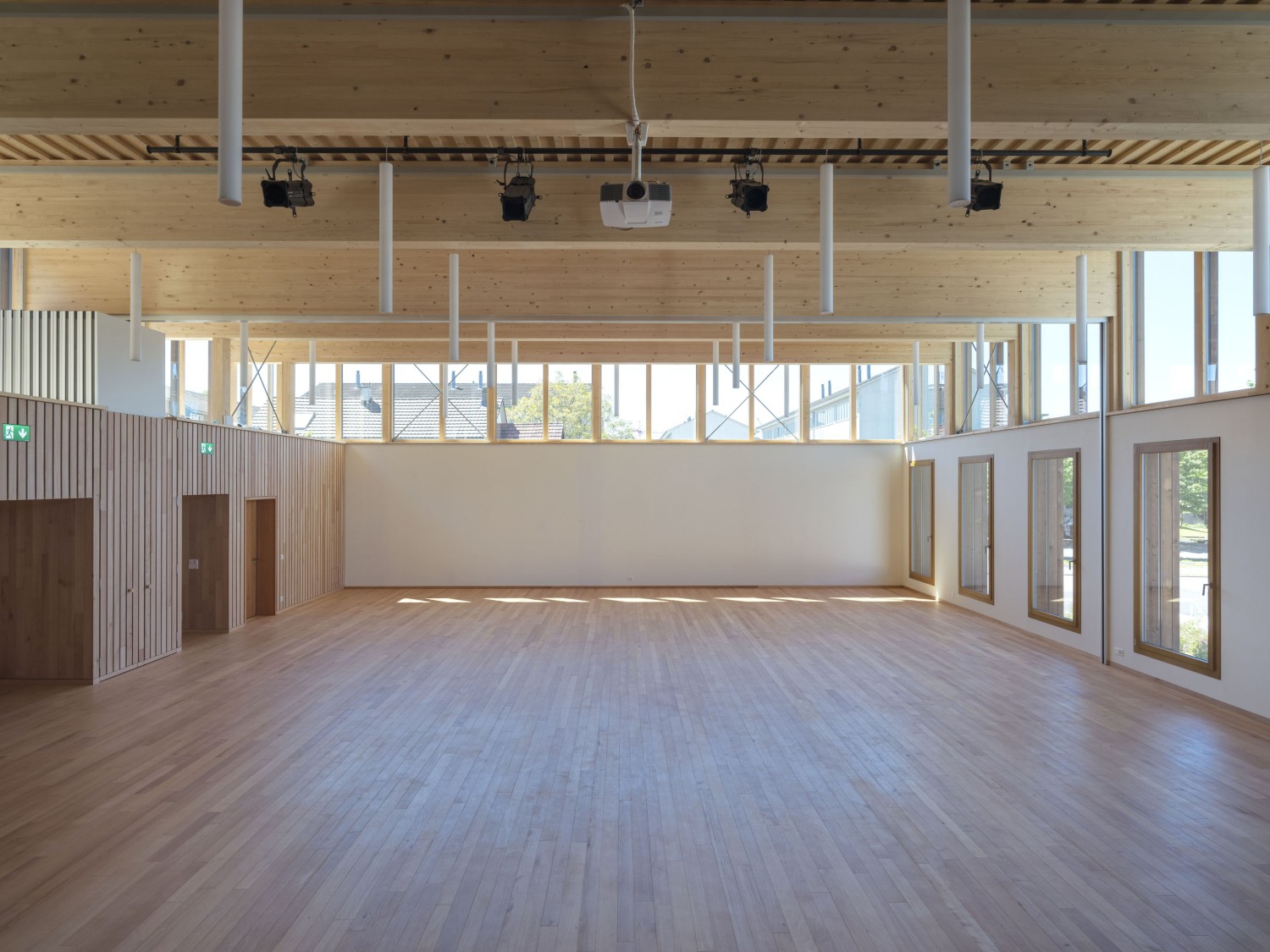 HUMMBURKART ARCHITEKTEN: Mehrzweckhalle in Hausen