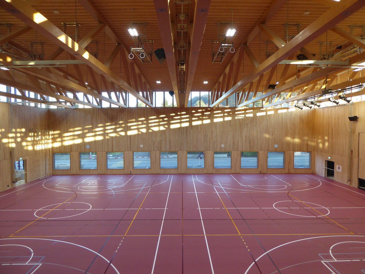 HUMMBURKART ARCHITEKTEN: Mehrzweckhalle in Hausen