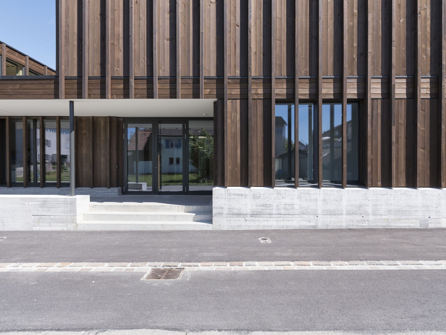 HUMMBURKART ARCHITEKTEN: Mehrzweckhalle in Hausen