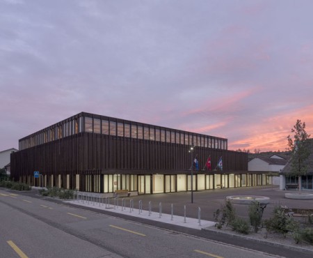 Hummburkart Architekten: Mehrzweckhalle in Hausen