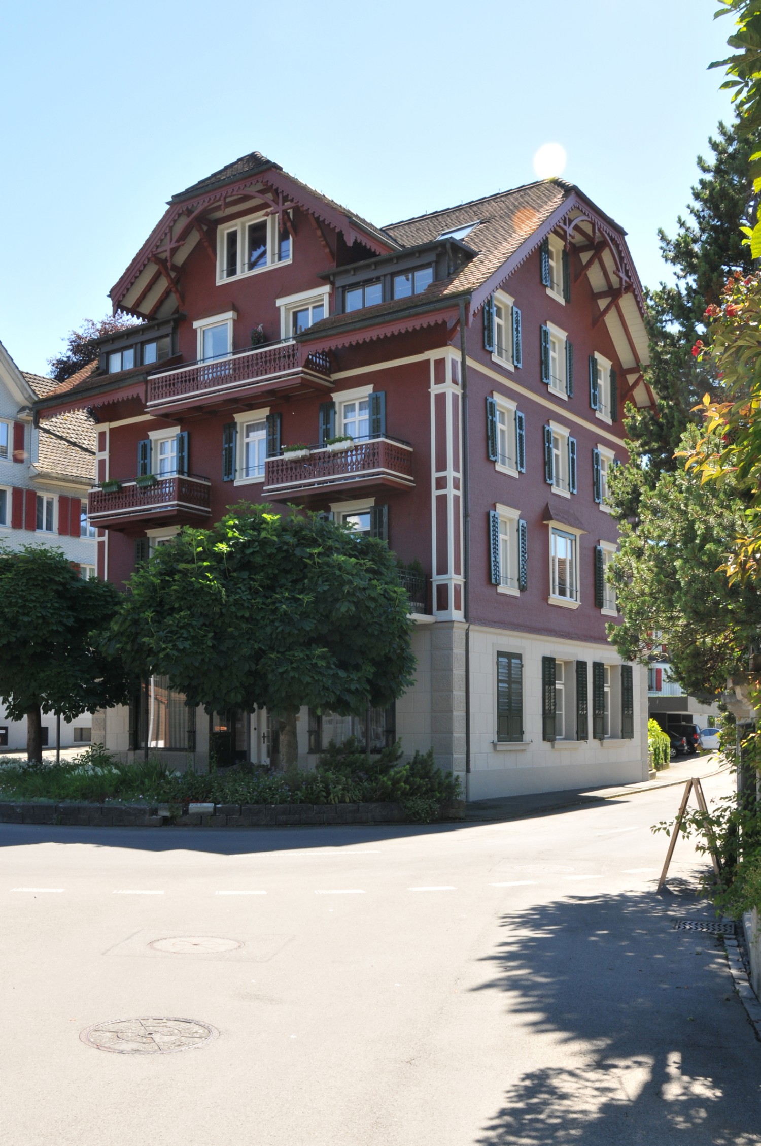 HUMMBURKART ARCHITEKTEN: Renovation Holzhaus Seeplatz in Buochs