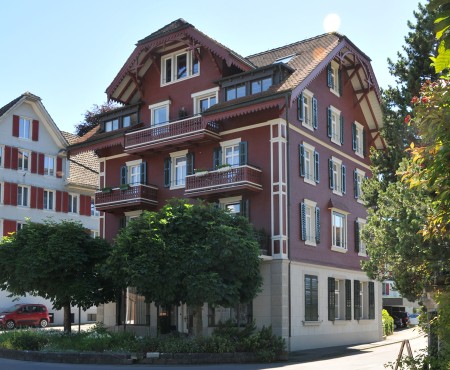 Hummburkart Architekten: Renovation Holzhaus Seeplatz in Buochs